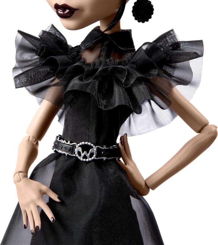Уэнсдей Аддамс в платье / monster high