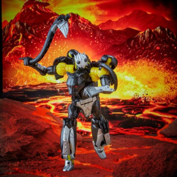 Тёмная пантера с оружием "War for Cybertron: Kingdom-K31" (14 см.) от Hasbro / Takara