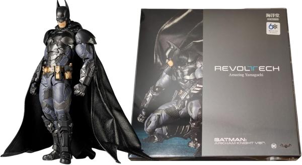 Бэтмен с оружием и аксессуарами "Аркхем Найт" / Revoltech Amazing Yamaguchi (16 см.) от Kaiyodo
