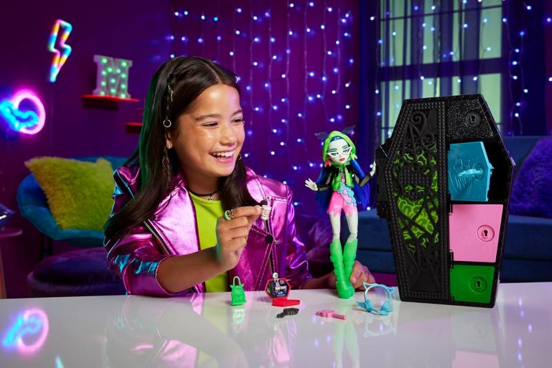 Гулия Йелпс с аксессуарами и гардеробом (около 28 см.)от Mattel
