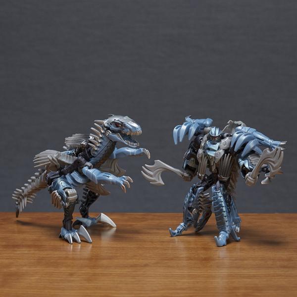 Динобот Слеш с оружием по фильму "последний рыцарь" (12 см.) от Hasbro