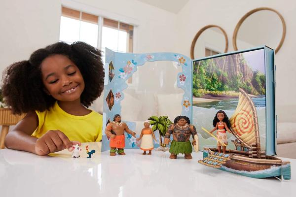Игровой набор.  Моана с веслом, Мау с крюком и другие от Mattel