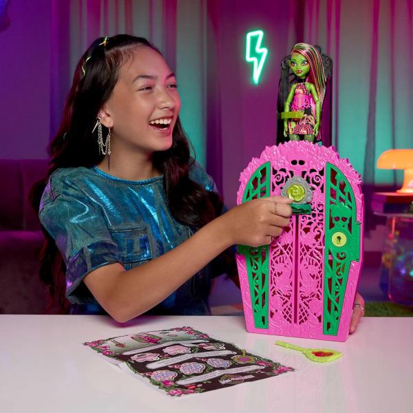 Венера МакФлайтреп с акессуарами и гардеробом (около 28 см.) от Mattel
