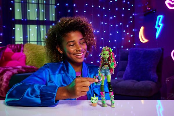 Венера МакФлайтреп с питомцем и аксессуарами от Mattel