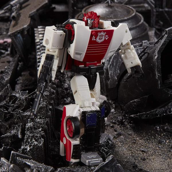 Ред Алёрт с оружием "война за Кибертрон" / SIEGE (около 13 см.) от Hasbro/Takara